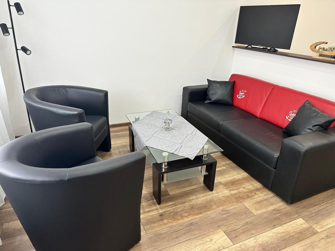 Newly Renovated 2 Rooms Apartment Downtown Nitra Exterior foto