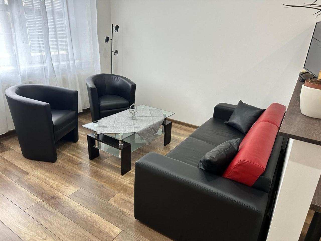 Newly Renovated 2 Rooms Apartment Downtown Nitra Exterior foto